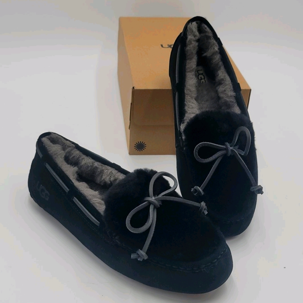 UGG Women's Dakota Fluff Black - Picture 7 of 7